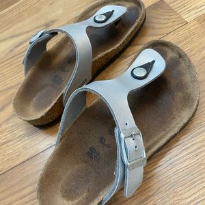 Birkenstock Gizah sandals in silver